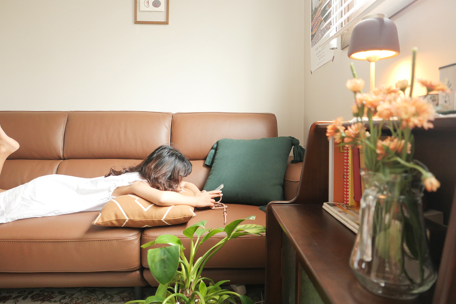 레트로한 감성의 거실과 방이 있는 땅콩집의 2층, image size:1500x1000